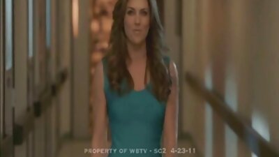 Solo girl karo cilik awak teases dipun cukur pus karo driji