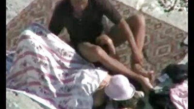 Teen babe appeases dheweke seksual keluwen karo bantuan saka wong kang pitik jago ing bokong