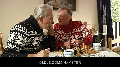 Loro lingga nggawe diva saru pirang lan brunette seneng