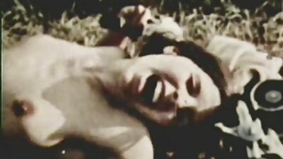 Bedding sing ayu pirang milf karo pasangan gedhe saka susu